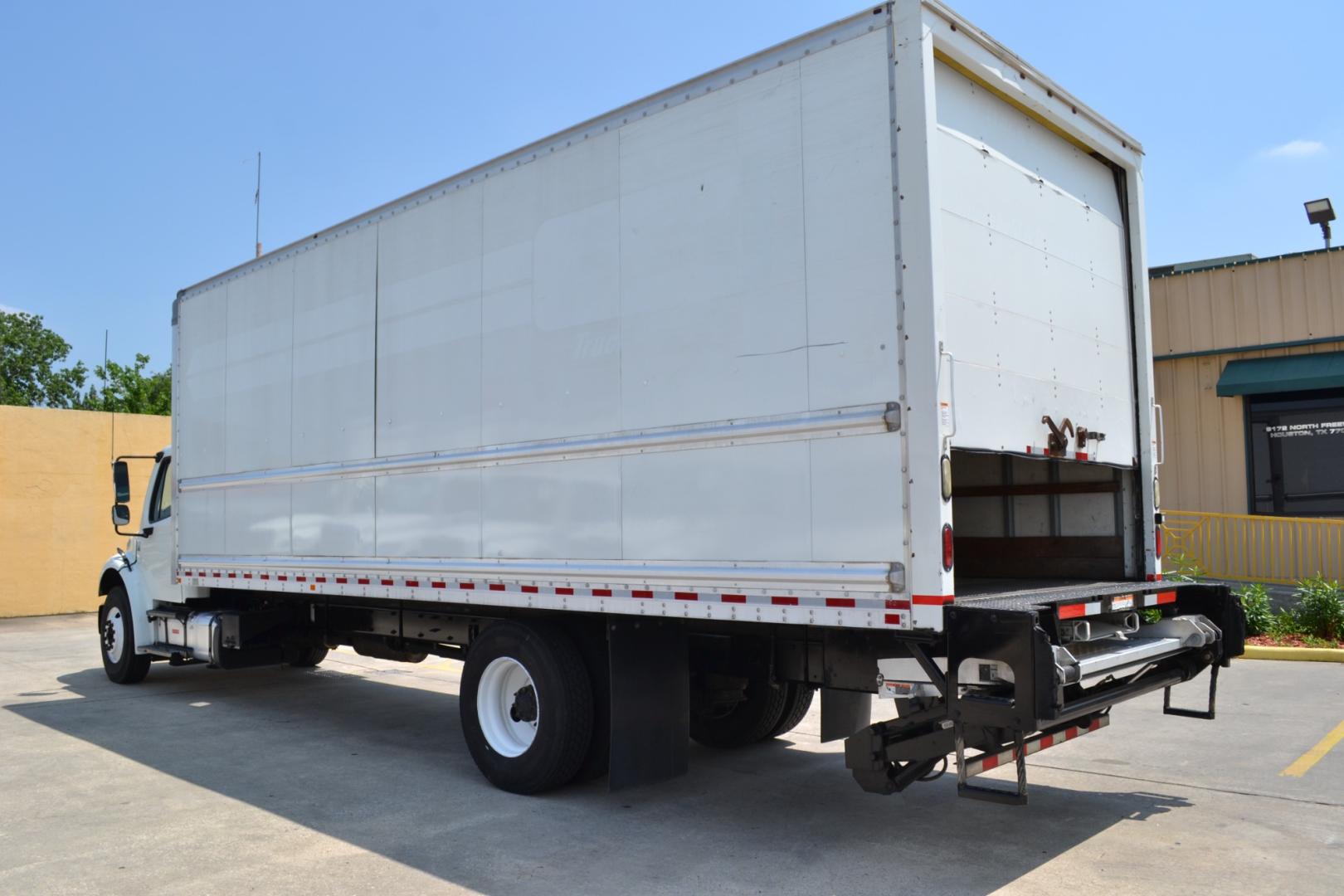 2017 WHITE /BLACK FREIGHTLINER M2-106 with an CUMMINS ISB 6.7L 220HP engine, ALLISON 2200RDS AUTOMATIC transmission, located at 9172 North Fwy, Houston, TX, 77037, (713) 910-6868, 29.887470, -95.411903 - 26,000LB GVWR NON CDL, MORGAN 26FT BOX, 13'1FT CLEARANCE, 103" X 102", MAXON 3,000LB CAPACITY ALUMINUM LIFT GATE, AIR RIDE, 80 GALLON FUAL TANK, COLD A/C , CRUISE CONTROL, BENCH SEAT, E-TRACKS - Photo#6